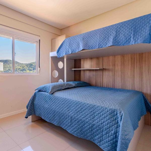Elegante Apartamento no início da Praia de Bombas - Foto 2