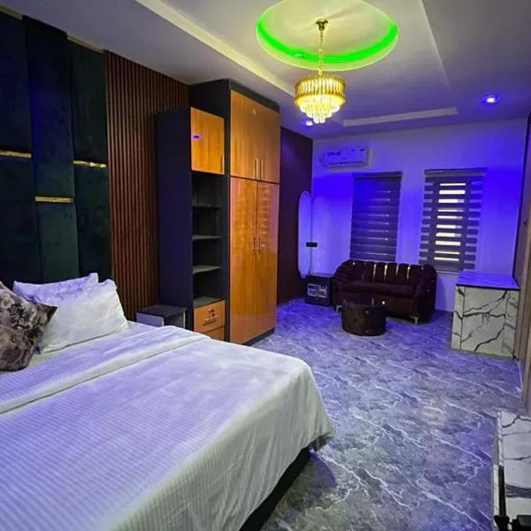 Oak Haven Lodging & Suites โรงแรมในSagamu