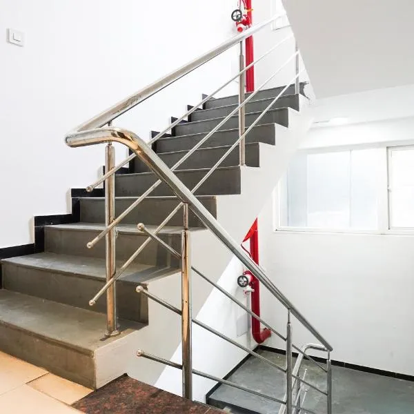 Super Townhouse Central Bazar Road Ramdaspeth, hotel i Nagpur