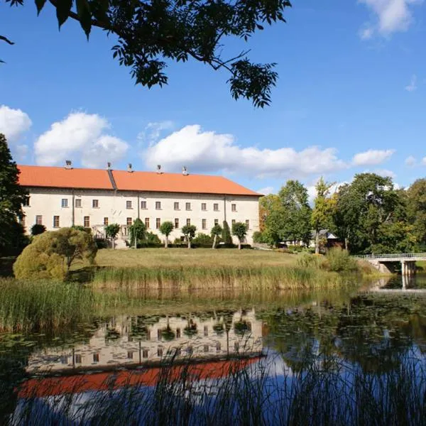 Dundagas Pils, hotel en Ģipka