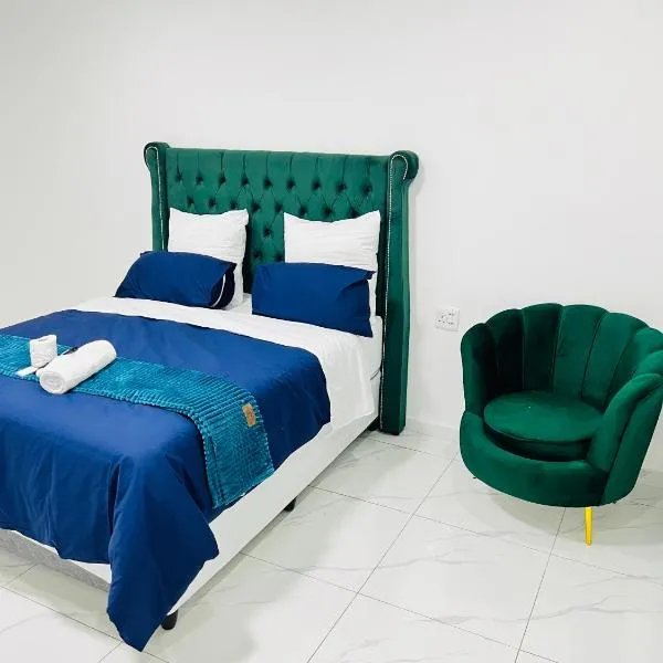Botha Villa Lodge Goodwood, hotel in Cape Town