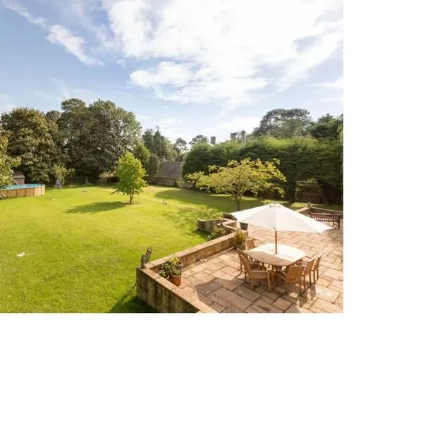 Jacobean Farmhouse in the Cotswolds B and B Bedroom 1 and Bedroom 2, hotel u gradu 'Leafield'