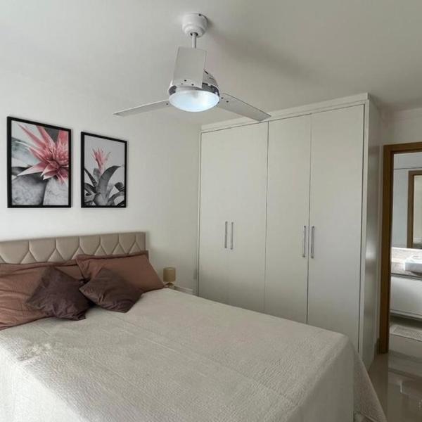 Apartamento 3 quartos com ar - quadra do mar - Foto 2