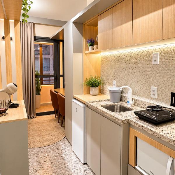 Studio Moderno e Completo, 3 min do Metrô Borba Gato, 10 min a pé do Consulado dos EUA, próximo à Berrini, Chucri Zaidan, Moema, MorumBIS, Vibra São Paulo, Shopping Morumbi e Market Place, 15 min do Aeroporto de Congonhas, Wi-Fi, portaria 24hs