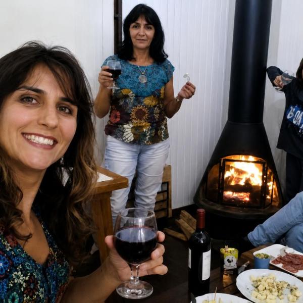 CJ Chalé de Madeira - Perfeito para Reunir Famílias e Amigos ao Redor da Lareira, Fogueira e Churrasqueira - Foto 3