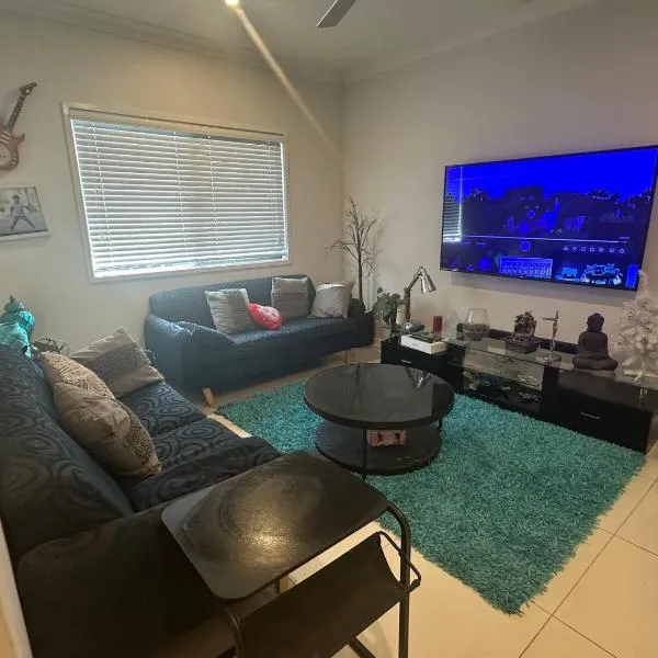 Our Little world in Caloundra, hotel em Caloundra West