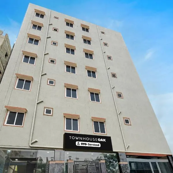 Super Townhouse Oak Hyderabad Central University, hotel u Hyderabadu