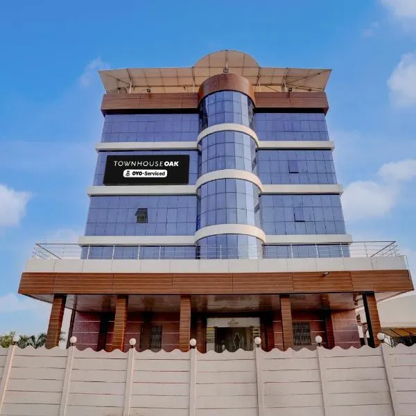 Townhouse Oak Karkamb Road Pandharpur Formerly Grand Residency, hotelli kohteessa Pandharpur