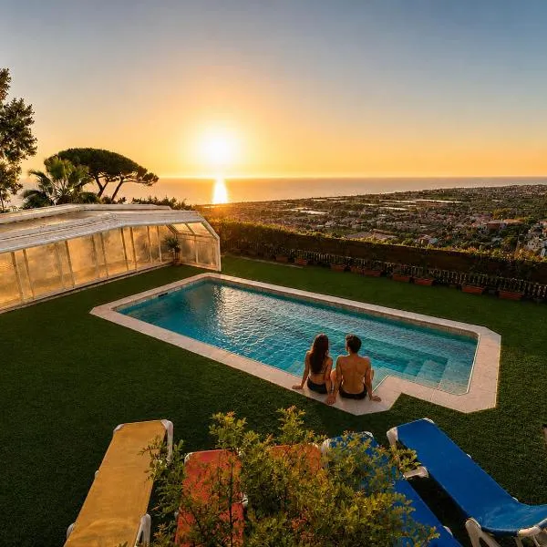 Villa con piscina privada climatizada 29ºC, hotel in Santa Susanna