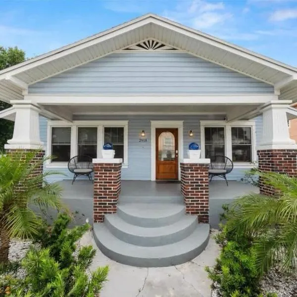 Charming Bungalow in Tampa, hotel in Tampa