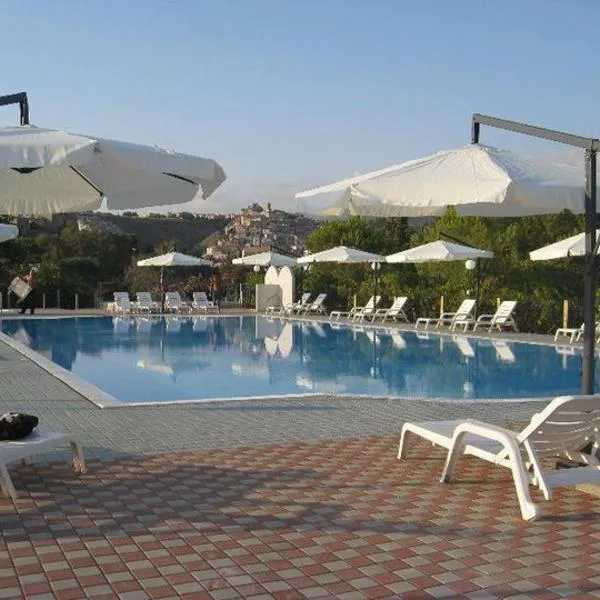Pantera Rosa Village، فندق في سكاليا