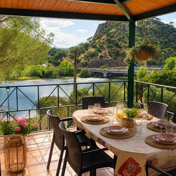 La Casa del Lago, готель у місті Navas del Rey