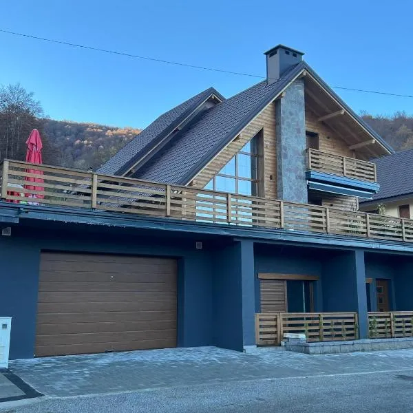 Villa Lake House, ξενοδοχείο στο Μαύροβο