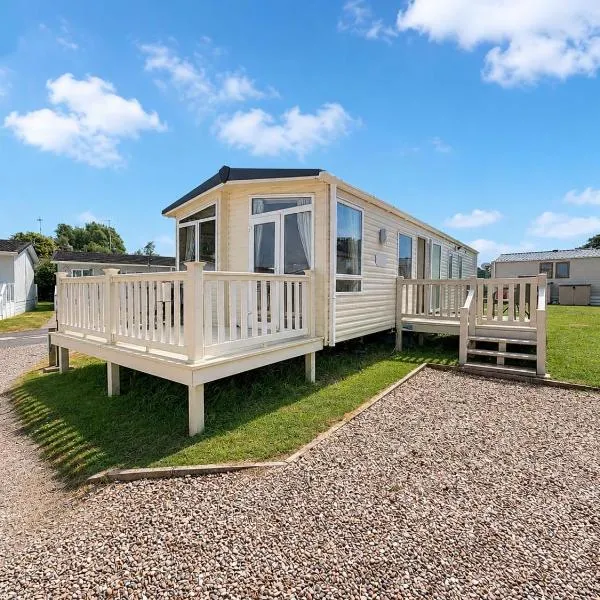 Beautiful Caravan On A Fantastic Holiday Park In Lowestoft Ref 12099B، فندق في لوستوفت