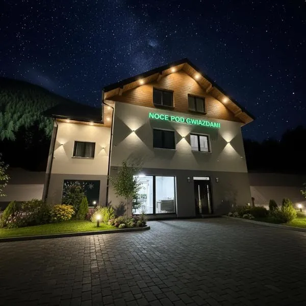 Noce pod Gwiazdami, hotell i Sidzina