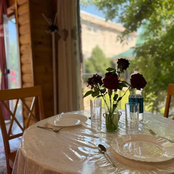 Домик, hotel a Almaty
