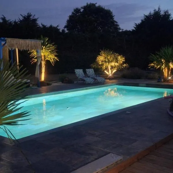 Villa Lailléa avec piscine jacuzzi, hôtel à Laillé