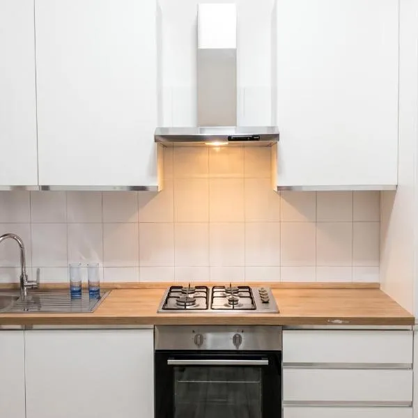 Spacious Apartment in Pescara, 120 m², Ideal for Families, hotel a Pescara