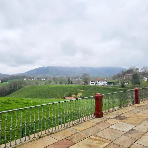 Cosy house with jacuzzi in Zugarramurdi, Hotel in Zugarramurdi
