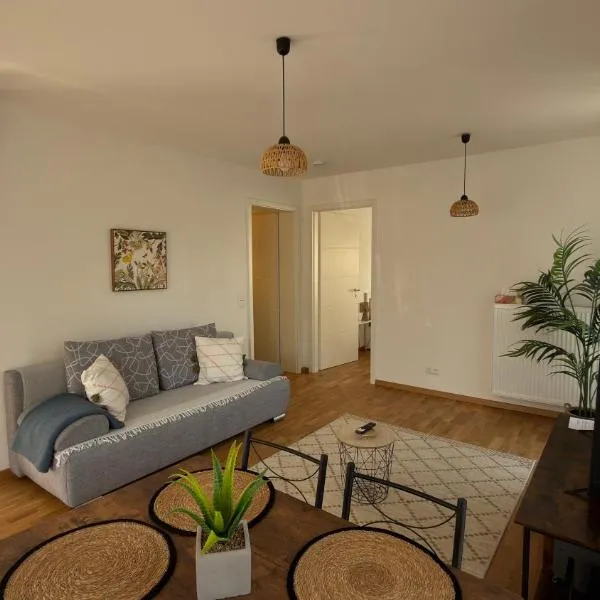 Modern 2 Room Apartment with Balcony in Dresden, hotel em Dresden