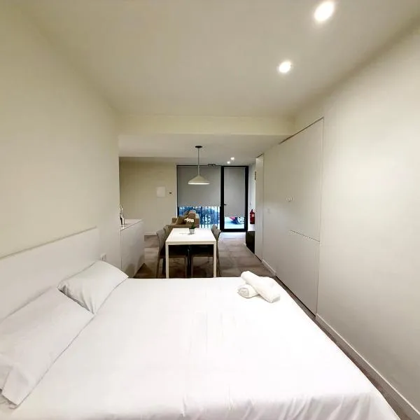 Convenient Valencia Studio Near Nou Mestalla & Metro, hotel in Valencia