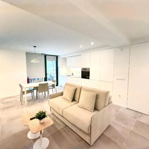 Modern Valencia Studio Near Nou Mestalla & Metro, hotel in Valencia