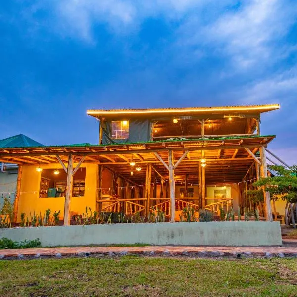 Equator Lodge & Campsite, hotel u gradu 'Kikorongo'