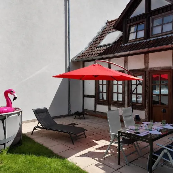 Fachwerkhaus mit Heimkino & Privat-Sauna & Pool, Hotel in Burgwedel
