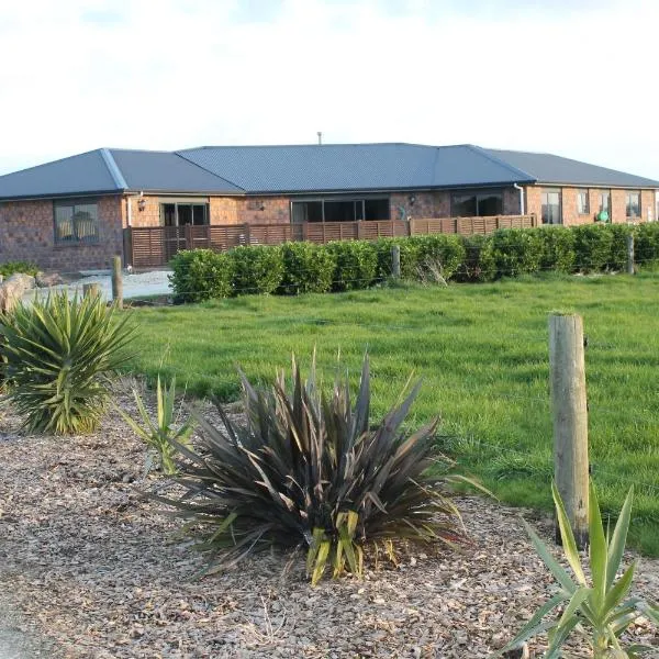 Tokatoka views Farmstay, hotel in Paparoa