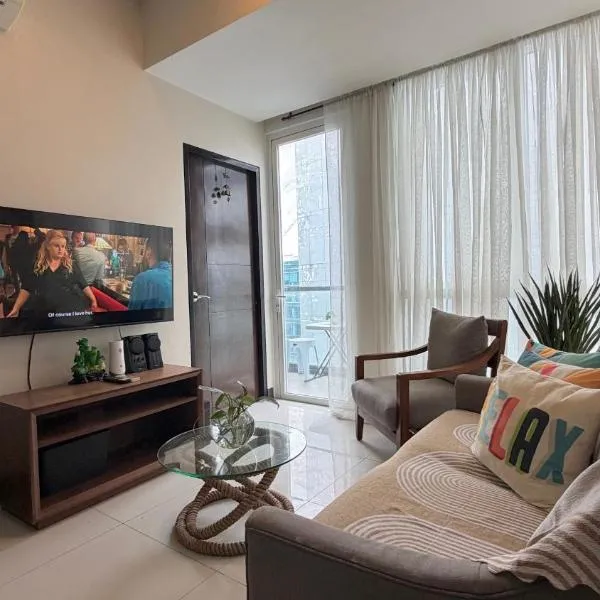 Immaculada Suite at The Mactan Newtown by A&C, hotel in Lapu Lapu City