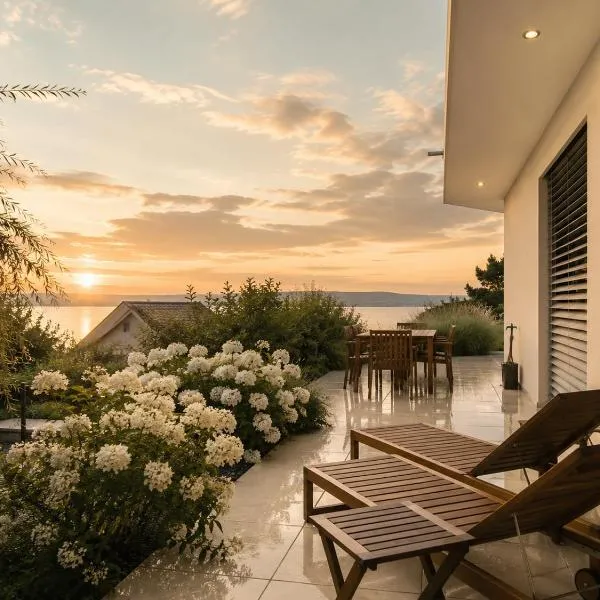 LAKEVIEW - 2 bedroom stay with Sauna and parking on Lake Constance, viešbutis mieste Berlingen