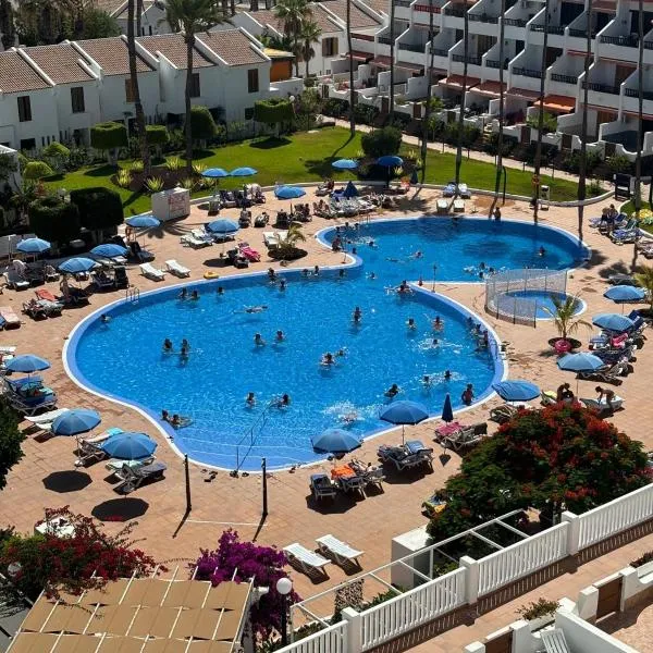 Parque Santiago 2, Villa 1, Tenerife Dream Properties, hotel in Playa de las Americas