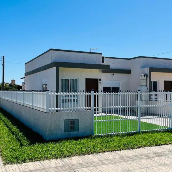 Casa aconchegante a 70m do mar, ideal para famílias - Foto 4