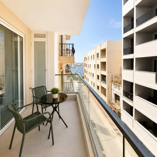 Veca Suites 4 Brand New Apartment with Side Sea Views, hotel sa St Paul's Bay