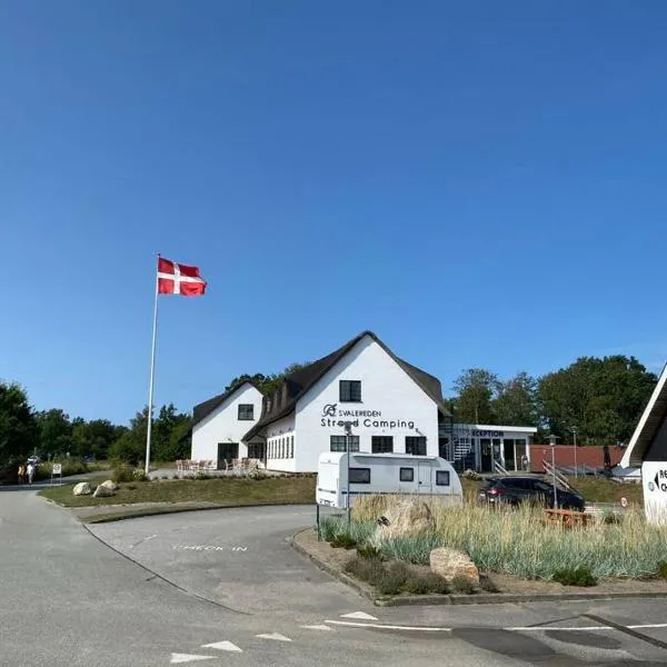 Svalereden Strand Camping Apartments, hotelli kohteessa Frederikshavn