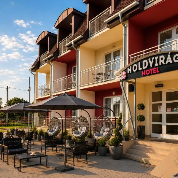 Holdvirág Hotel โรงแรมในชาร์วาร์