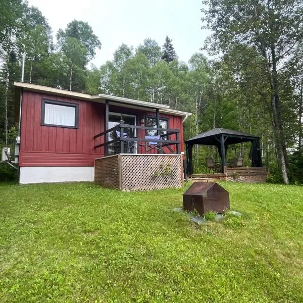 Mini chalet intime votre escapade d ete au lac, hotell i Pohénégamook