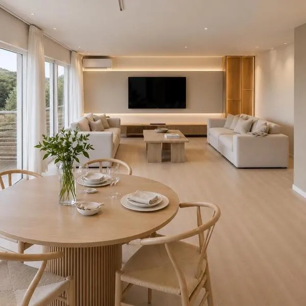 Large luxury villa, 3 bathrooms, centrally located in Bergen, 260 m2!, hotel v destinaci Bergen