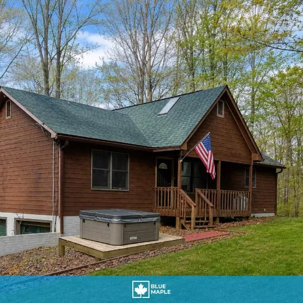 3BR cabin w hot tub & game room, hotel a Charles Town
