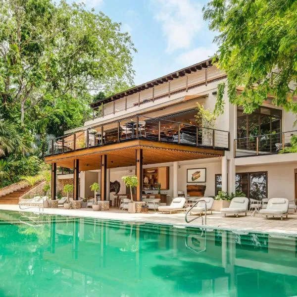 Las Lagunas Boutique Hotel, hotel en Flores