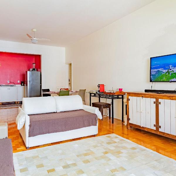 4 min da Praia de Copacabana | Amplo e Aconchegante Apartamento de 2 Quartos