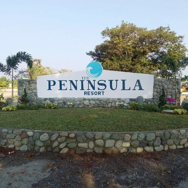 The Peninsula Resort, hotel u gradu Mamburao