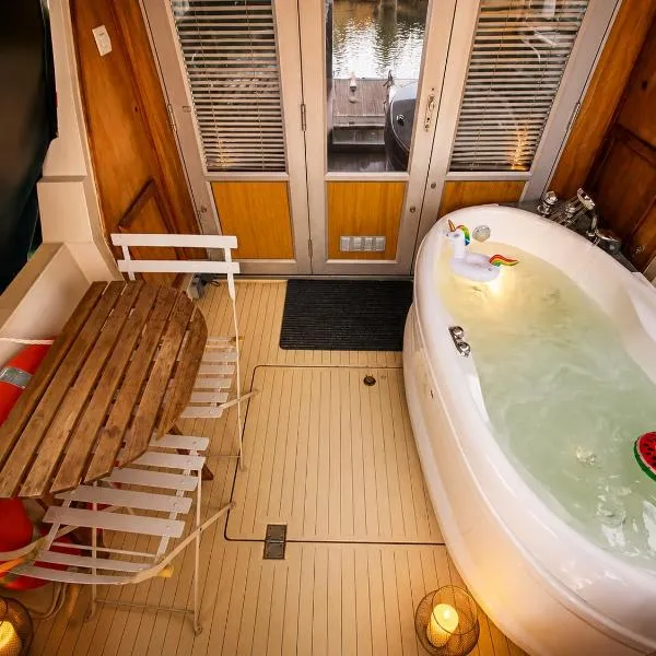 Escapade en Bateau terrasse mini spa option payante, hotell i Seurre