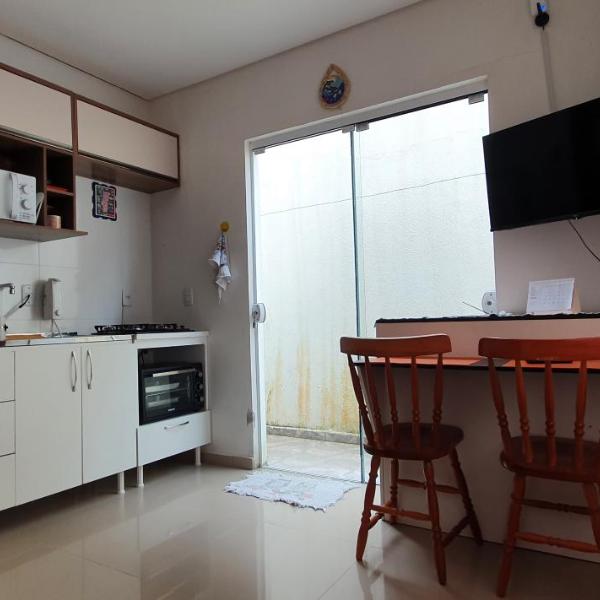 Casa de Hóspede Beija Flor - Próxima à praia Campeche e Aeroporto - Foto 4