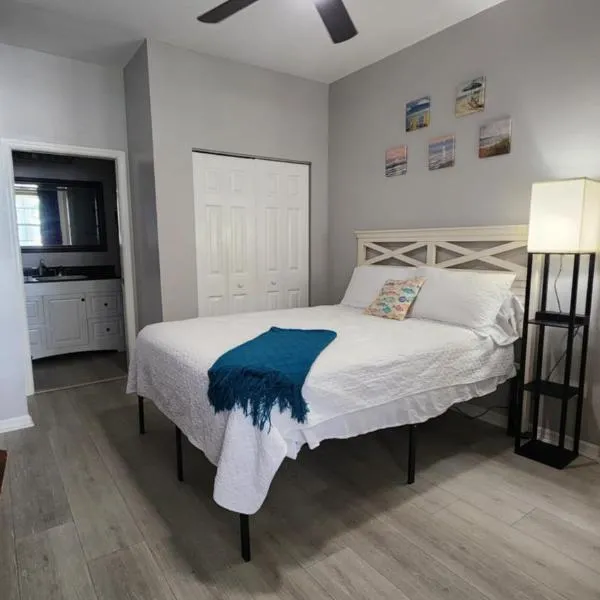 Modern Beach Haven Secure Suite at IMG Academy, hotel en Bradenton