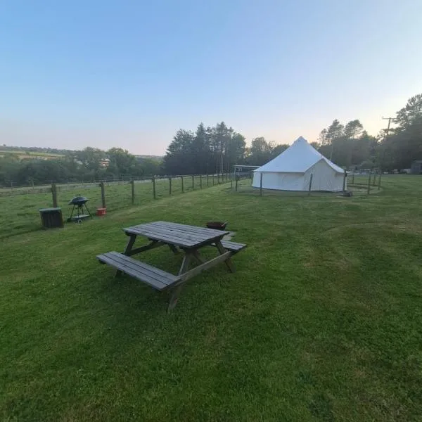Hendre Glamping Retreat- The Sparrow's Nest, hotel a Clydey