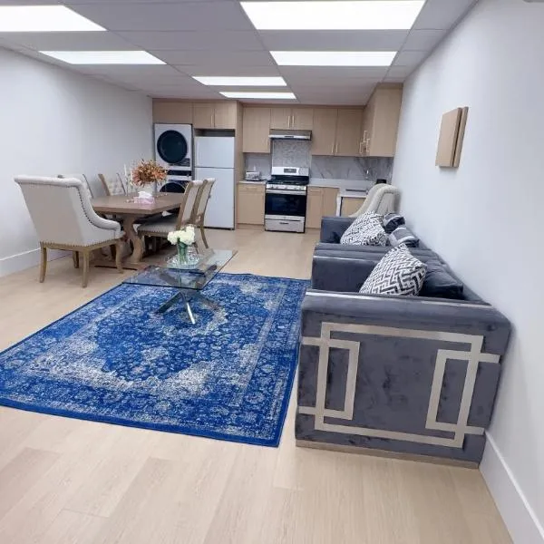 Entire condo in White Rock, Canada, hotel di White Rock