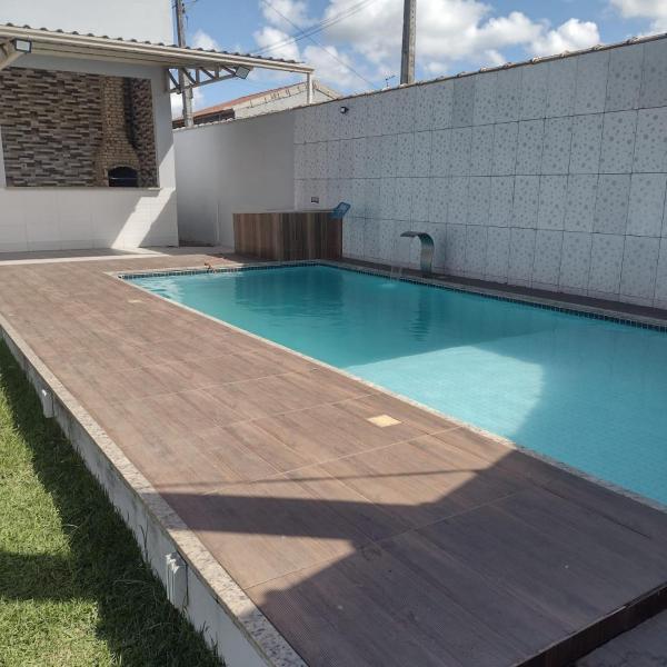 Casa Praiana espaçosa com piscina