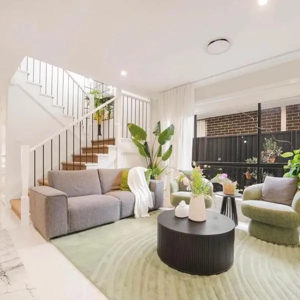 Spacious 5BR Home with Premium Comfort، فندق في Gledswood Hills