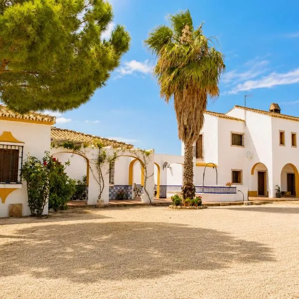 Cortijo Las Cruces Guillena - Sevilla, hotel v mestu Guillena
